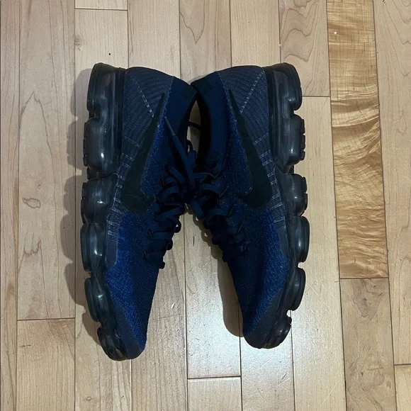 Pre-owned Men's Size 10.5 Navy NiKe Air VaporMax Sneakers. - Picture 6 of 8